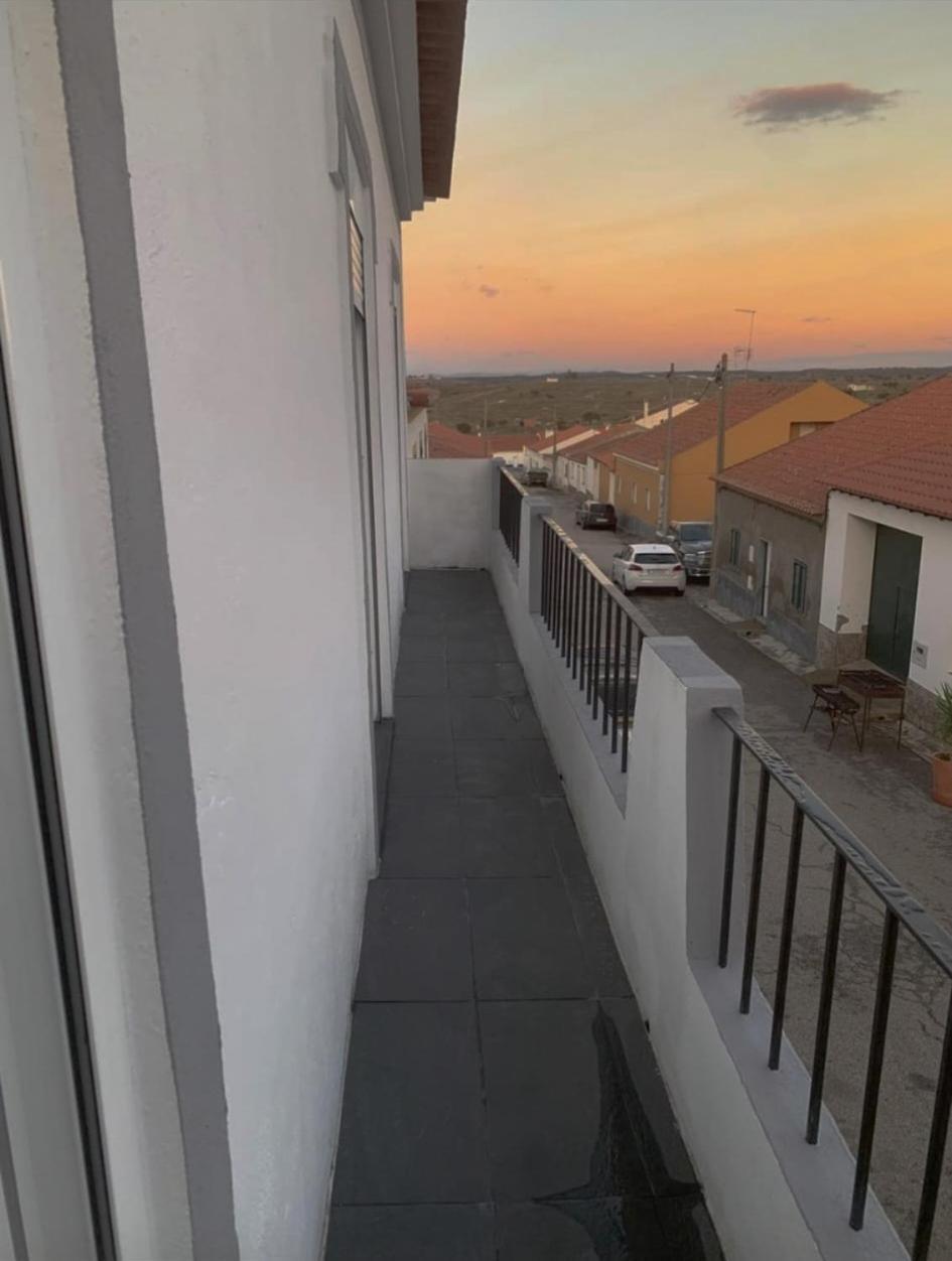 Casa Inteira E Ampla Com 10 Camas Refugio Familiar Em Granja Mourao Holiday home